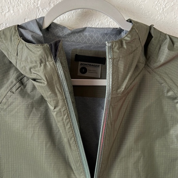 Bontrager Jackets & Coats Bontrager Avert Mountain Bike Rain Jacket